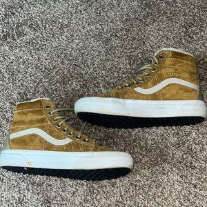 Women’s 7.5 High top vans